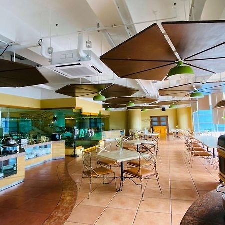 Days Hotel By Wyndham Iloilo Bagian luar foto