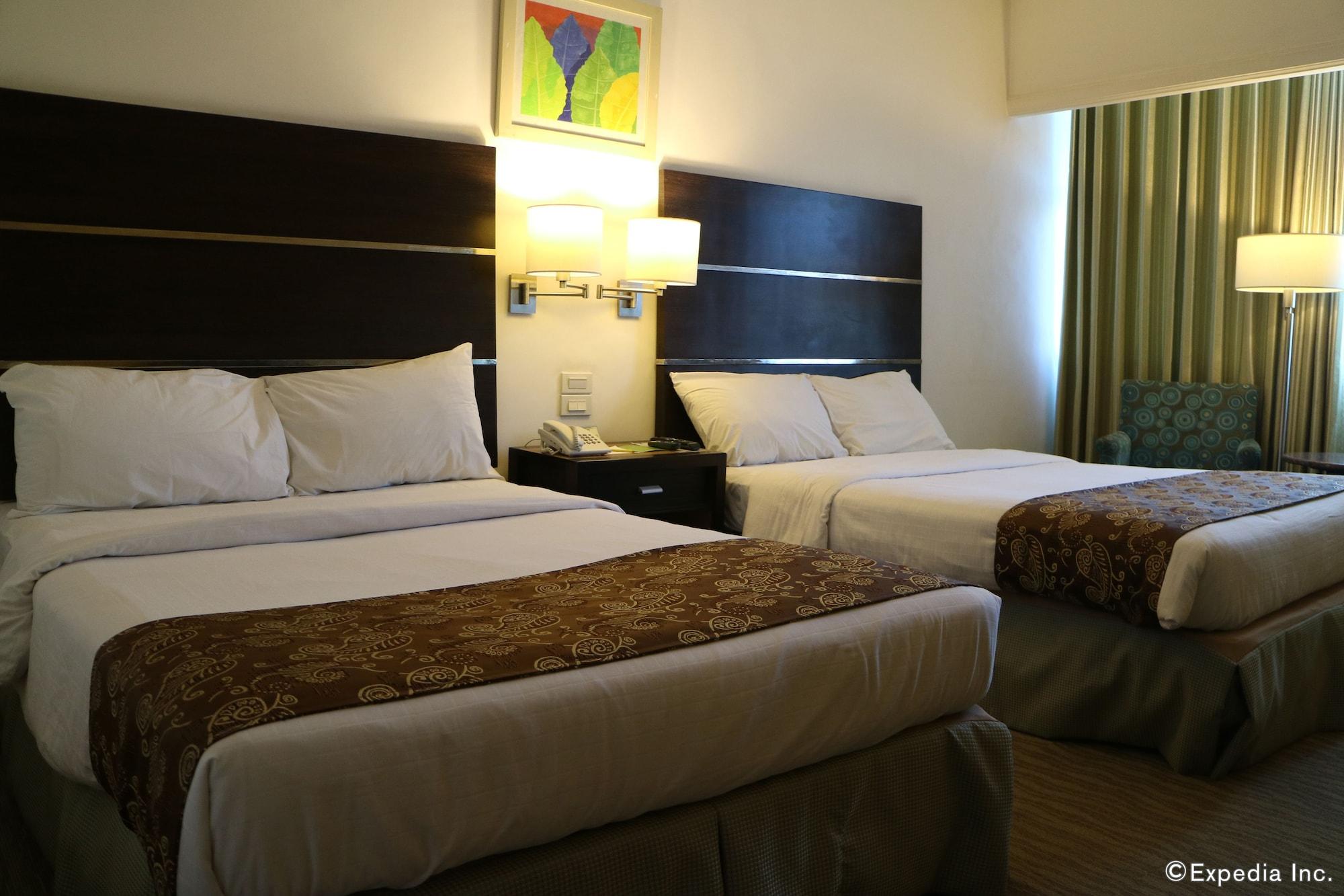 Days Hotel By Wyndham Iloilo Bagian luar foto