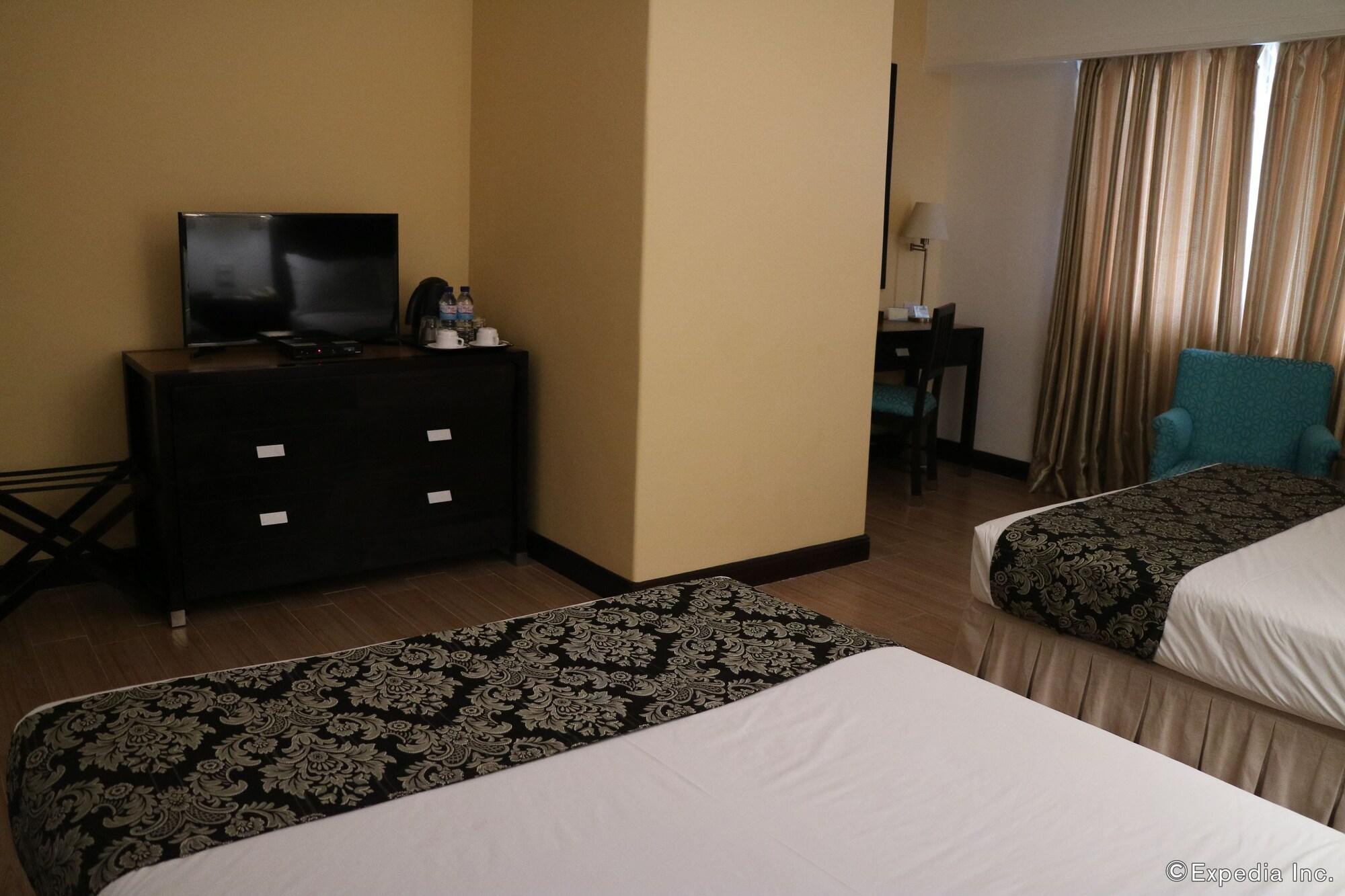 Days Hotel By Wyndham Iloilo Bagian luar foto