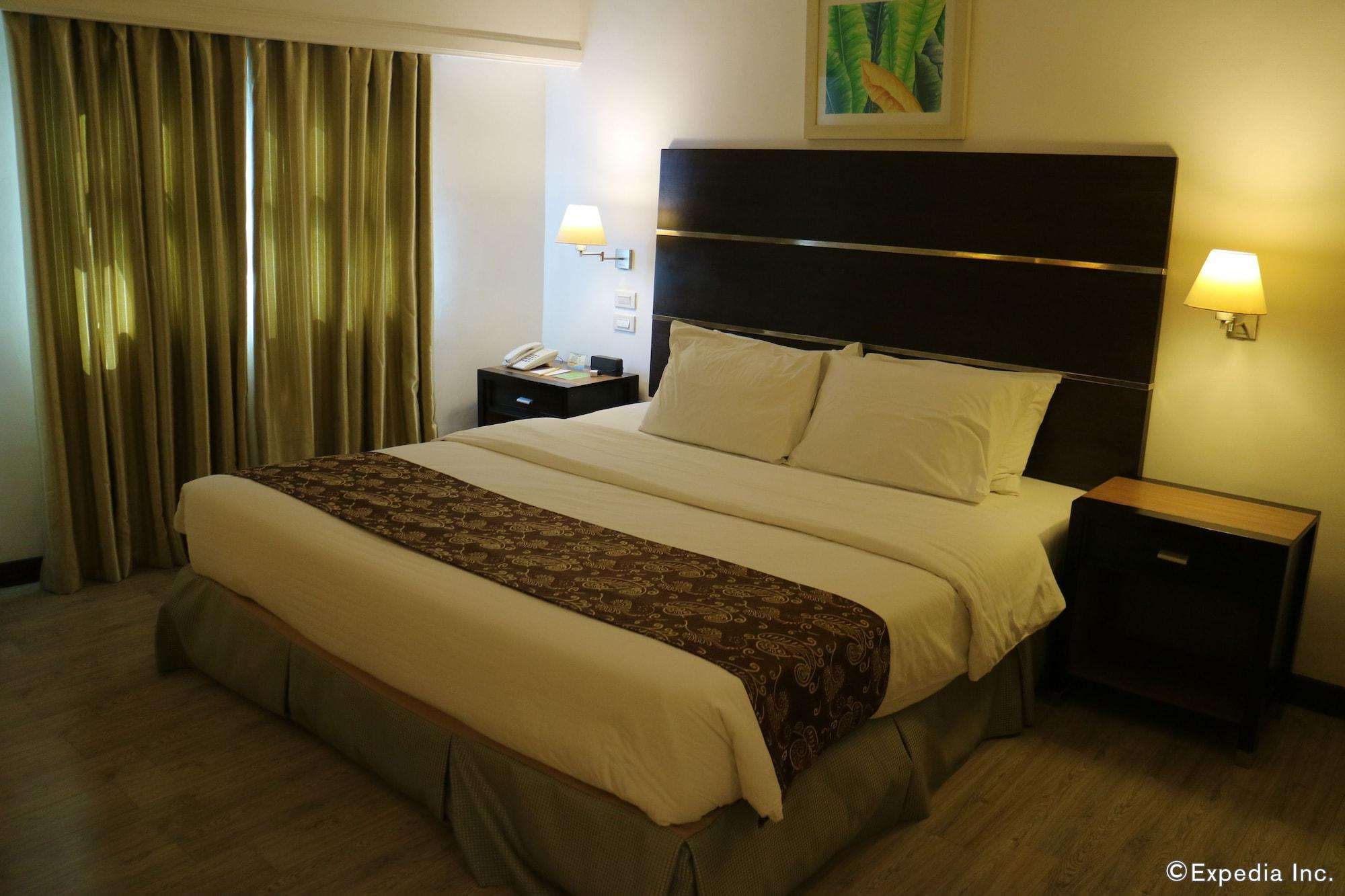 Days Hotel By Wyndham Iloilo Bagian luar foto