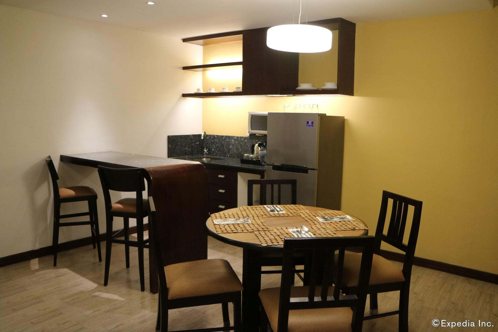 Days Hotel By Wyndham Iloilo Bagian luar foto