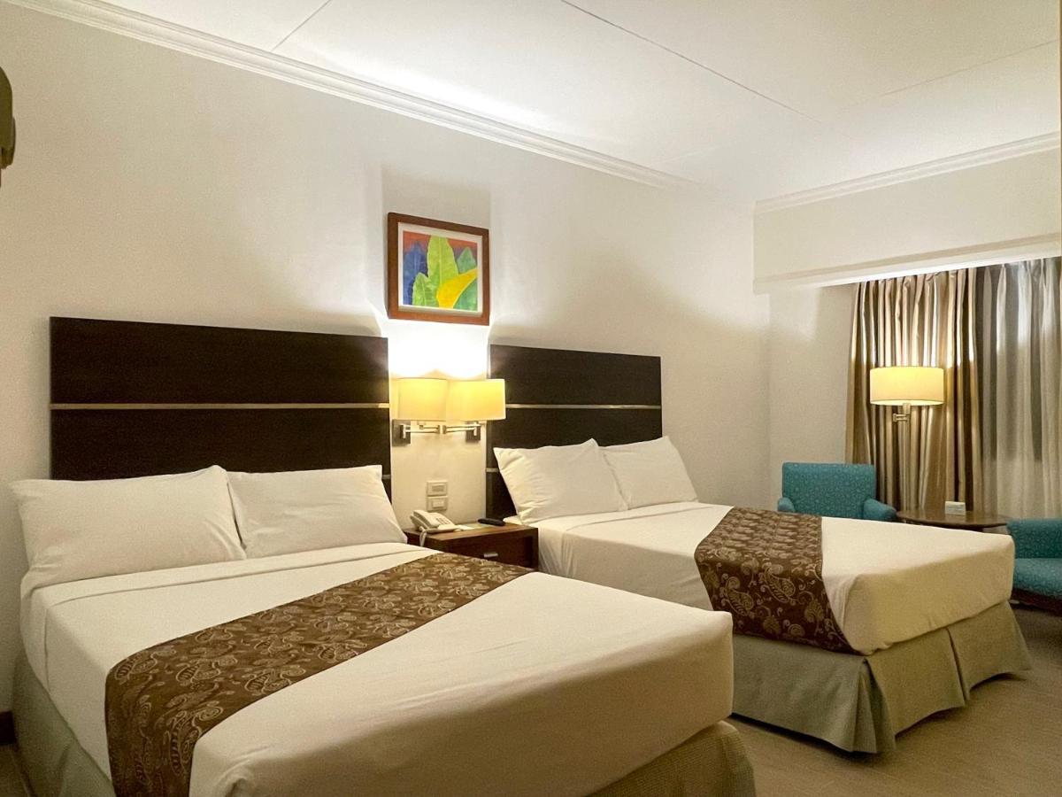 Days Hotel By Wyndham Iloilo Bagian luar foto