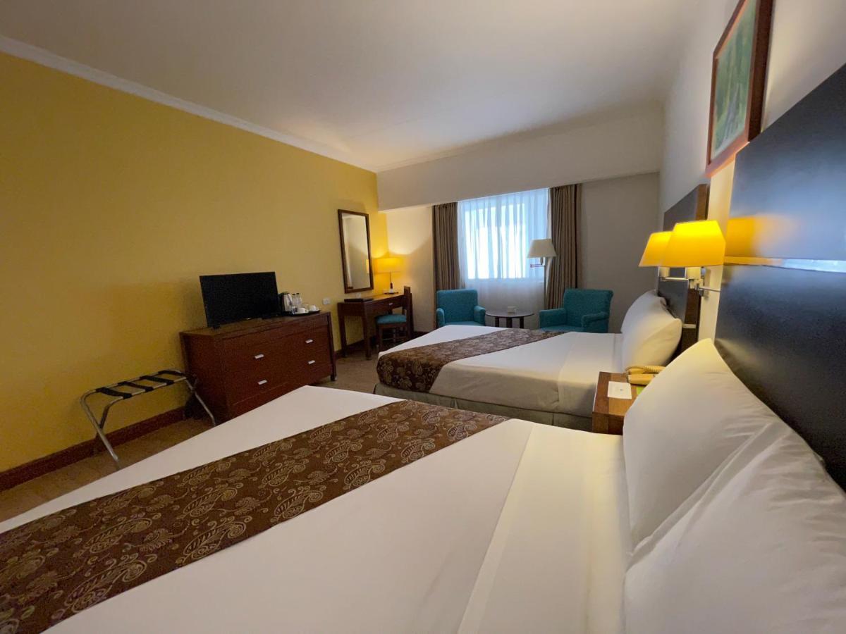 Days Hotel By Wyndham Iloilo Bagian luar foto
