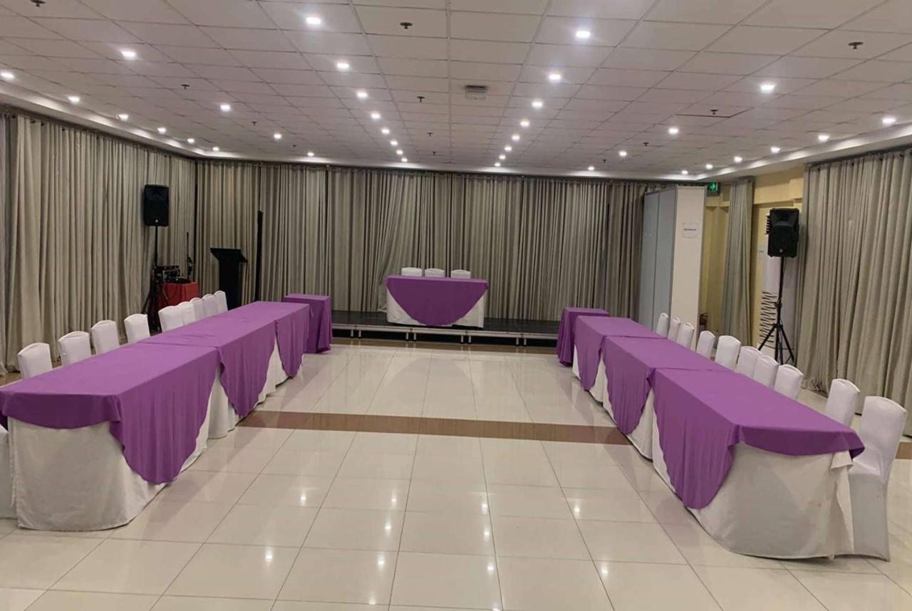 Days Hotel By Wyndham Iloilo Bagian luar foto