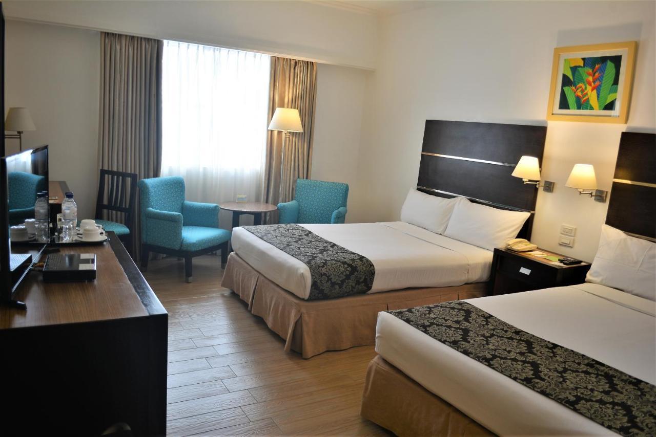 Days Hotel By Wyndham Iloilo Bagian luar foto